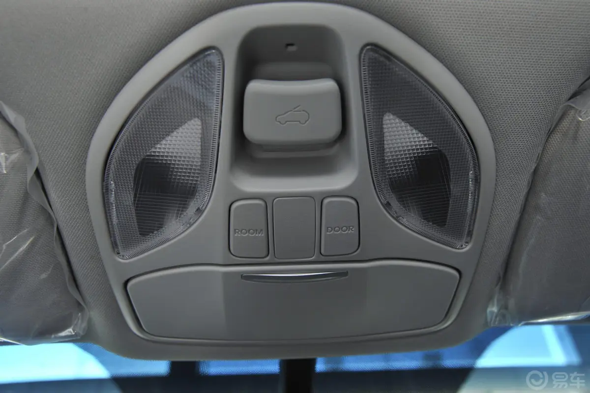 胜达改款 2.4L GLS 四驱 自动 智能型前排车顶中央控制区