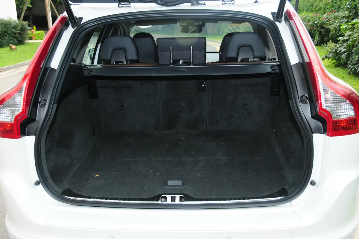 沃尔沃XC60T6 AWD 智越版行李箱空间