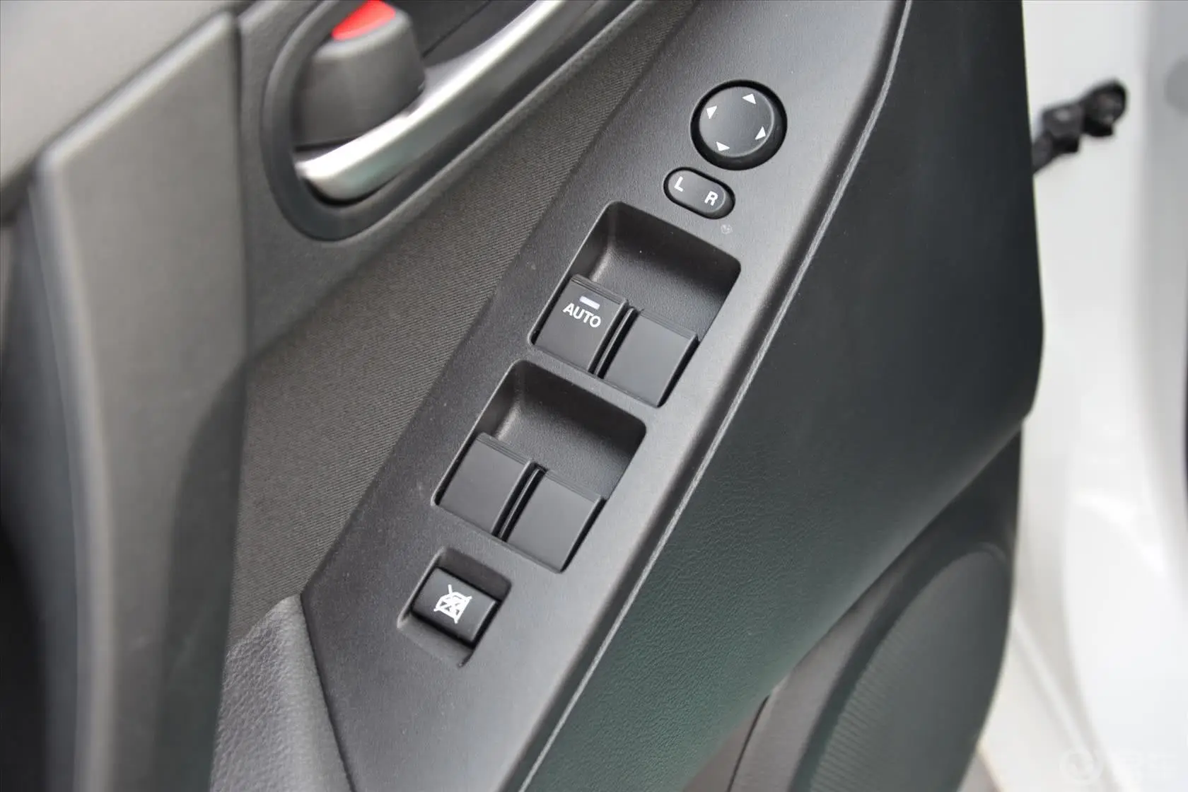 马自达3 星骋两厢 2.0L 自动 运动型车窗升降键