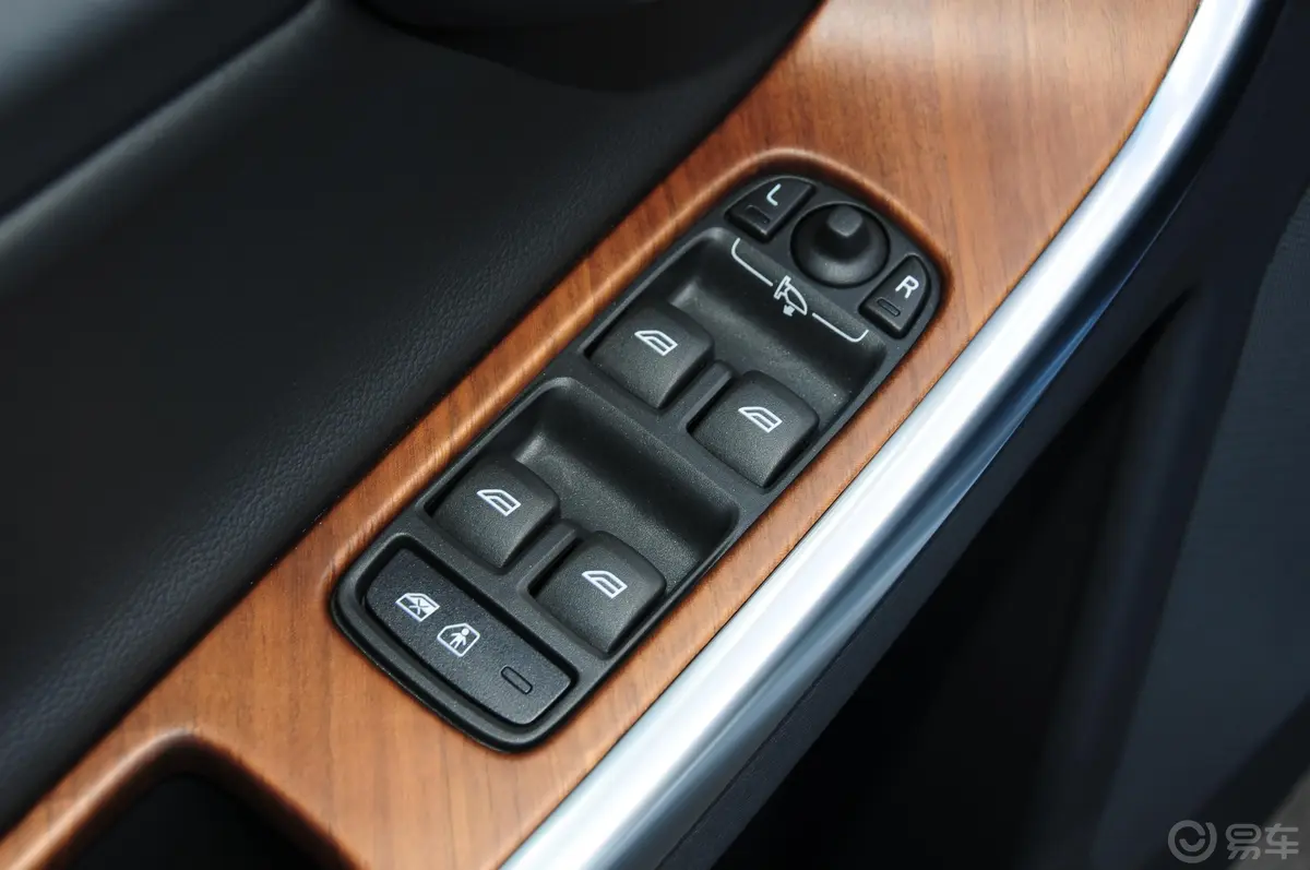 沃尔沃XC60T6 AWD 智越版车窗升降键