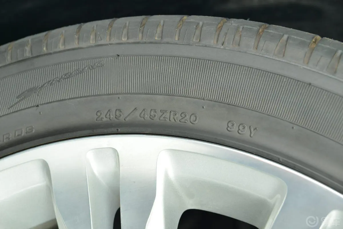 克莱斯勒3003.6L 手自一体 尊适版轮胎规格