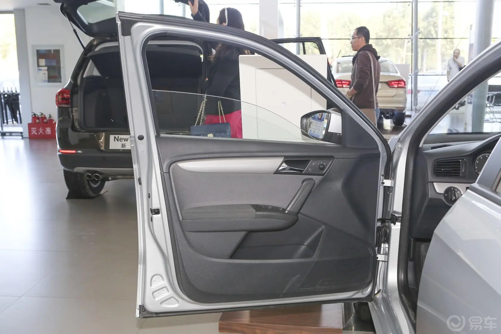 朗行1.6L 自动 风尚版驾驶员侧车门内门板