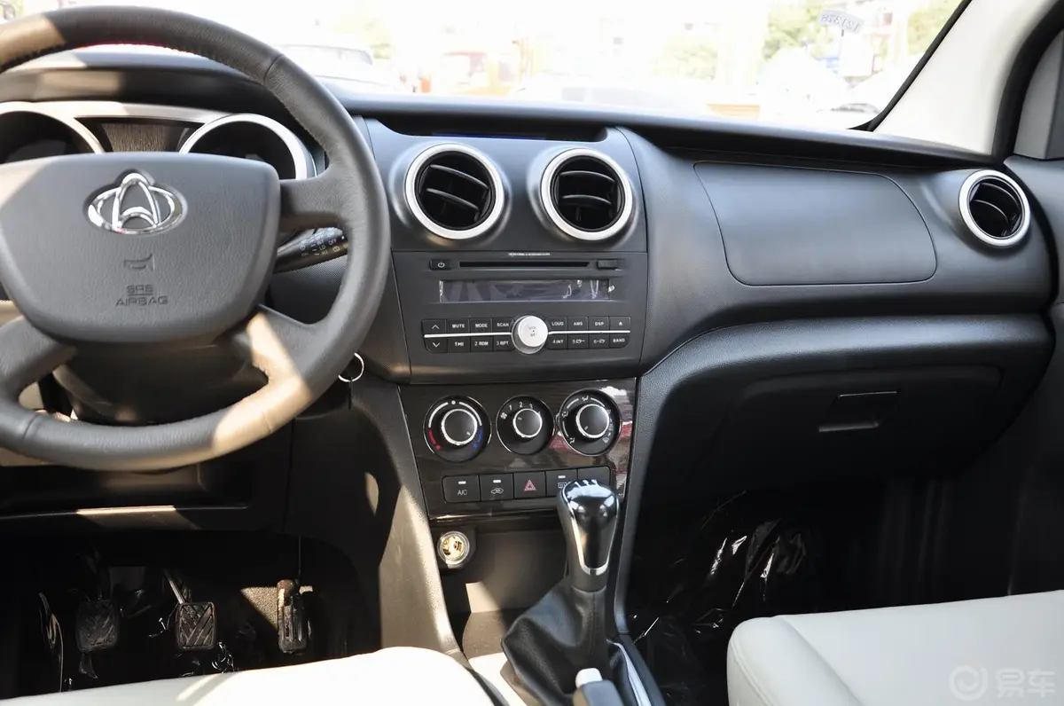 欧诺S金欧诺 1.5L 手动 精英版中控台驾驶员方向