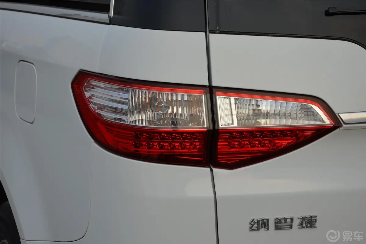 大7 MPV2.0T 手自一体 精英型尾灯侧45度俯拍