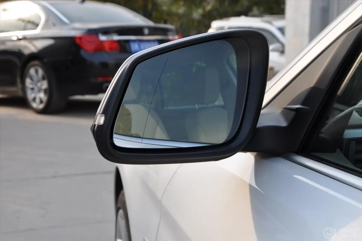 宝马4系四门轿跑车 420i 设计套装型后视镜镜面（后）