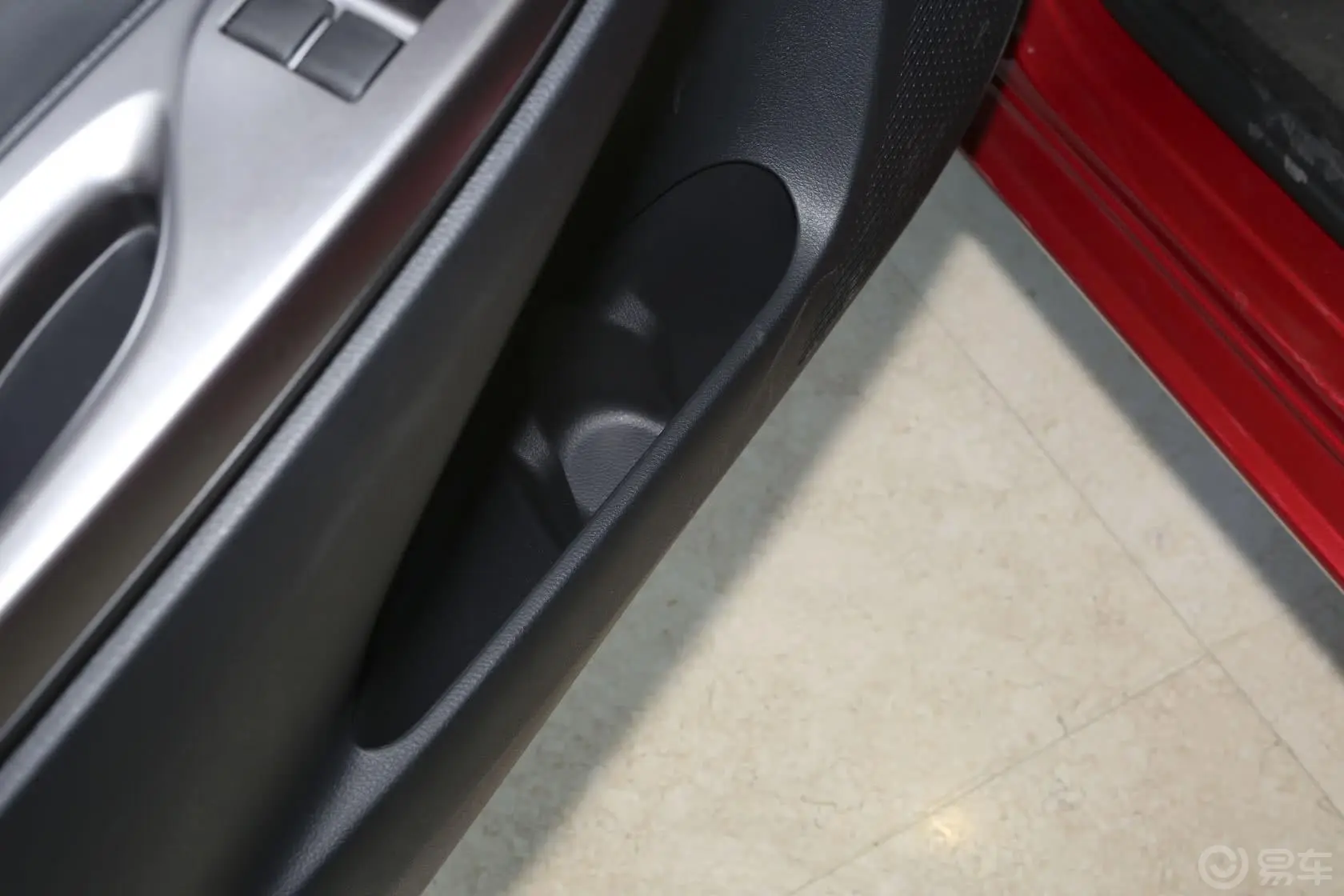 威驰1.3L 自动 型尚版驾驶员门储物盒