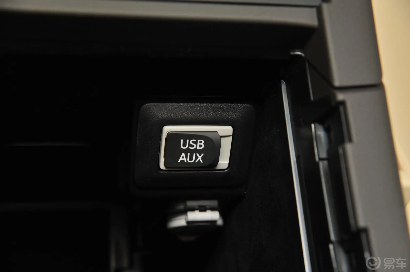 雷克萨斯RX450h 尊贵版USB接口