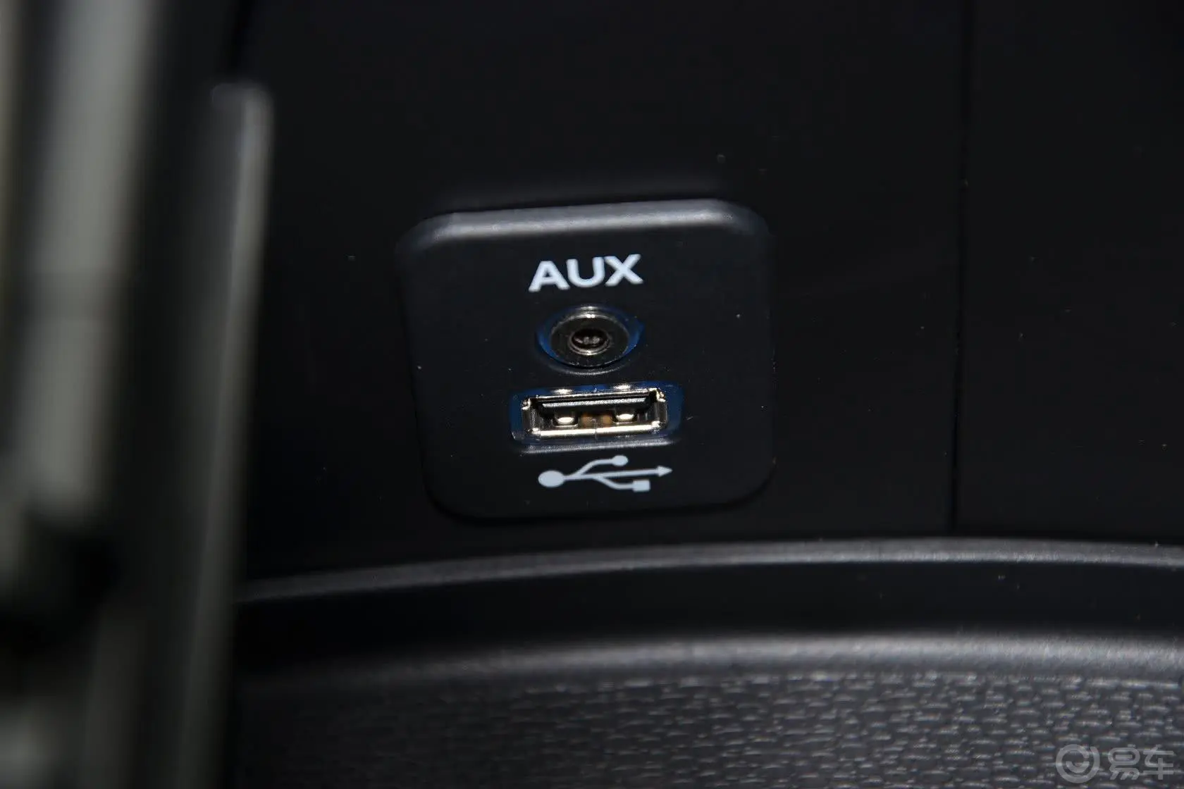 酷威2.4L 自动 两驱 旅行版AUX接口