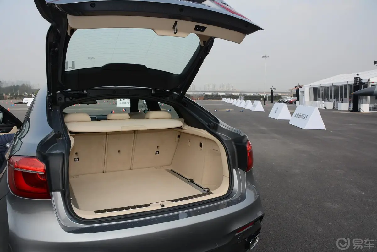 宝马X6xDrive50i M运动型行李厢开口范围