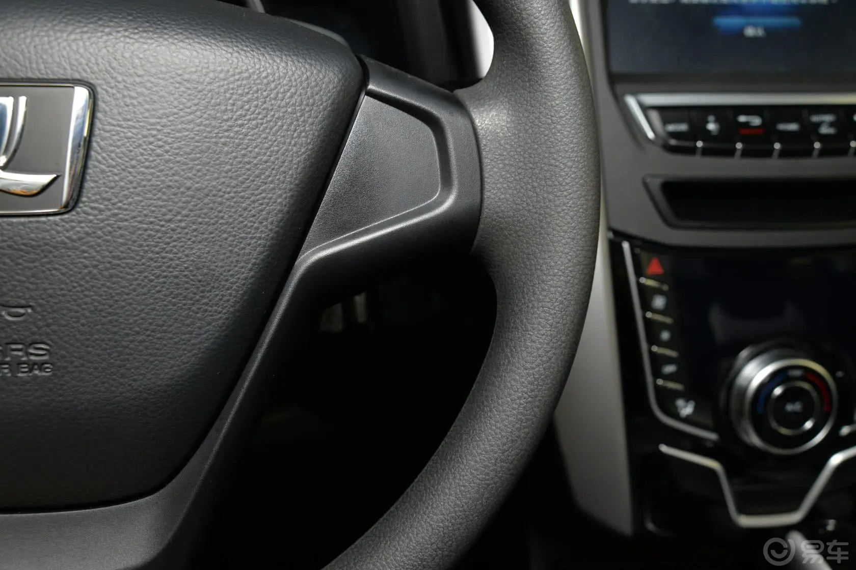 优6 SUV1.8T 魅力型方向盘功能键（右）