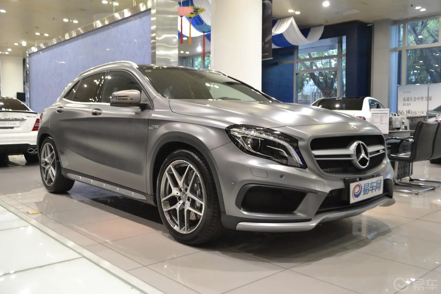 奔驰GLA AMGGLA 45 AMG 4MATIC侧前45度车头向右水平