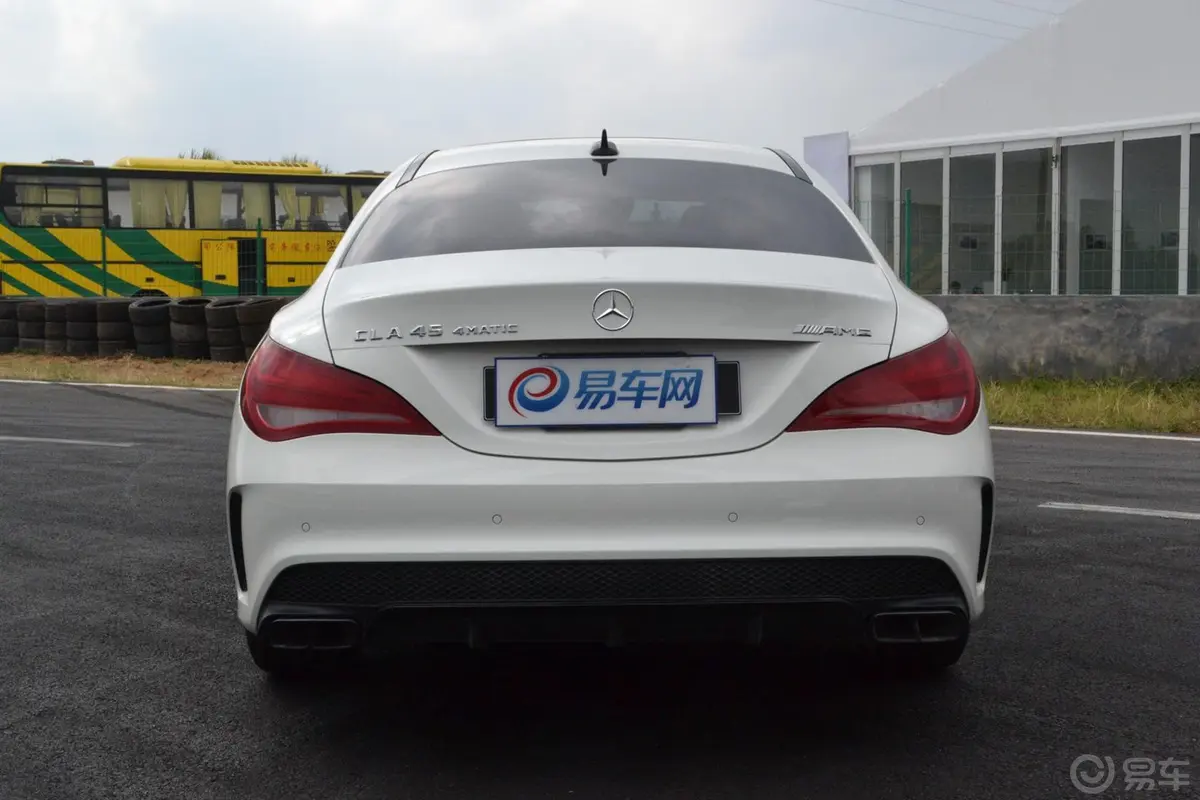 奔驰CLA级 AMGCLA45 AMG 4MATIC正后水平