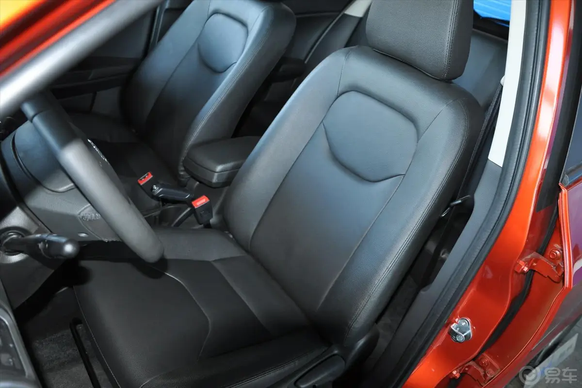 骏派D601.8L 自动尊贵型驾驶员座椅