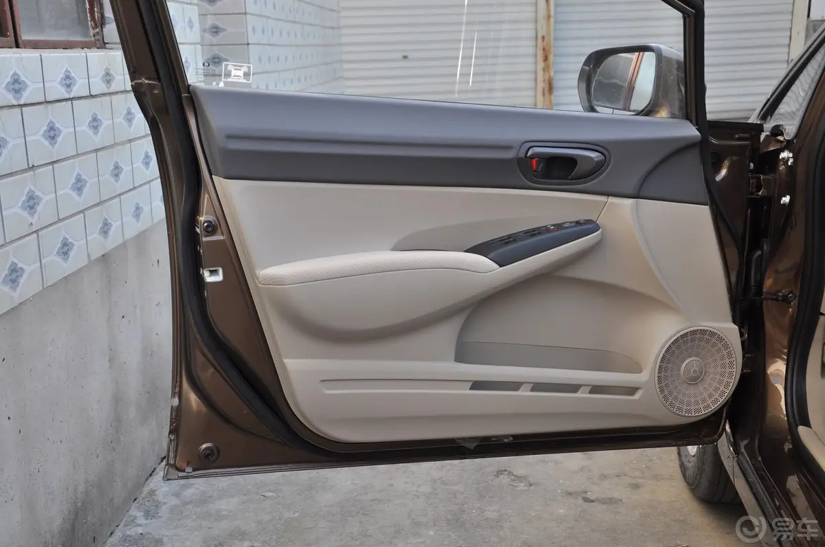 思铭1.8L 自动 舒适版驾驶员侧车门内门板