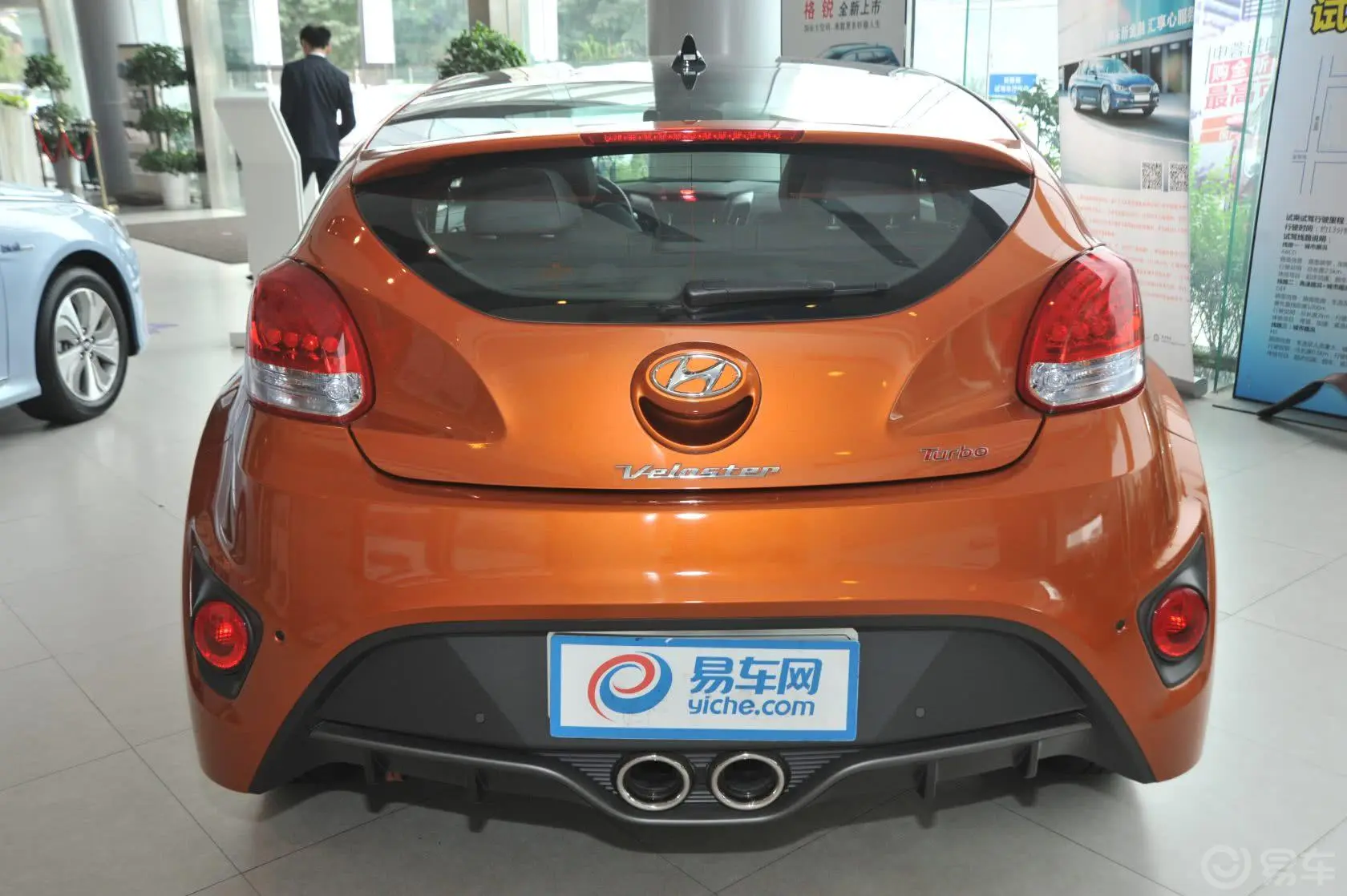 Veloster飞思1.6T 自动 豪华版正后水平