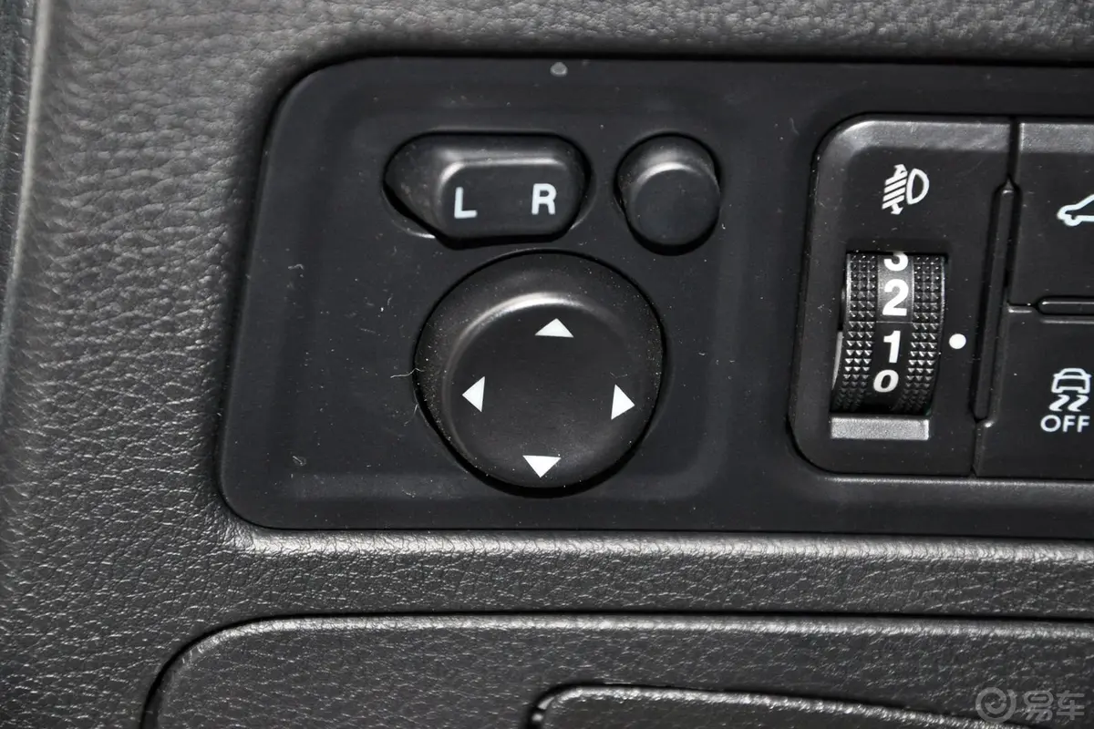海马S51.5T CVT 舒适型运动版外后视镜控制键
