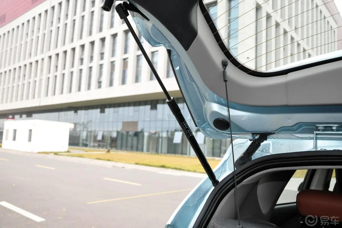 海马S51.5T CVT 舒适型运动版行李厢支撑杆