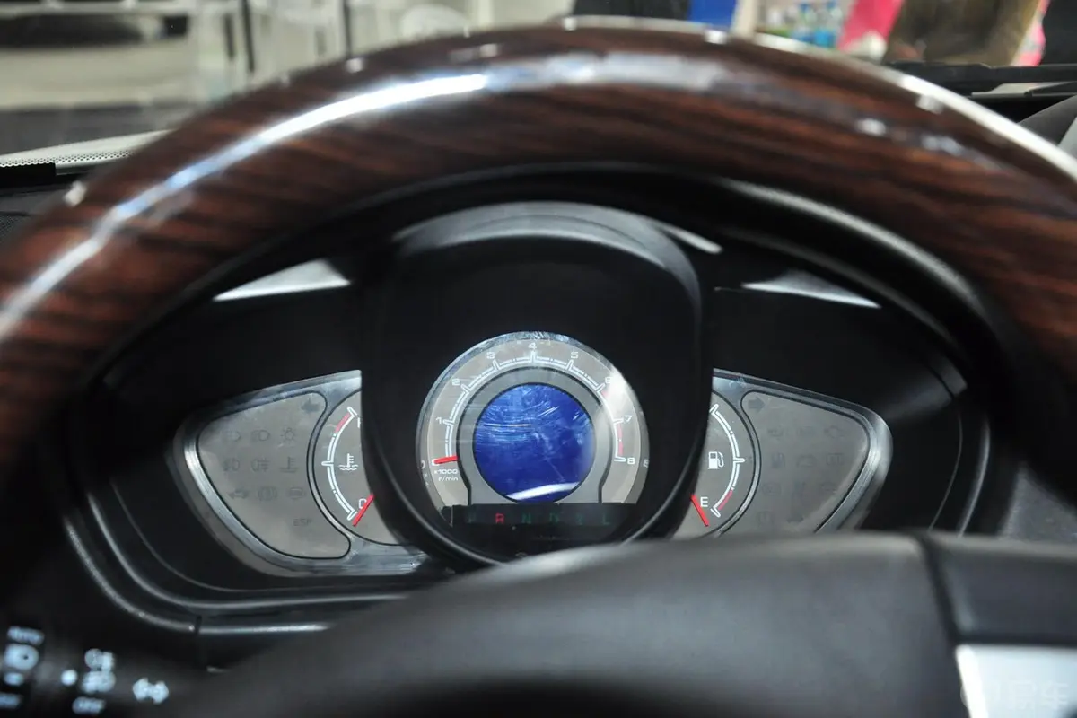 力帆X601.8L CVT 豪华型 国四仪表盘