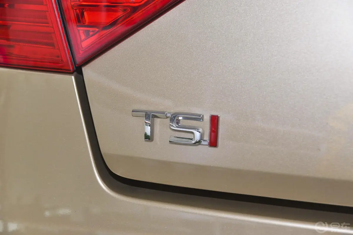 速派1.4TSI 双离合 名仕版外观