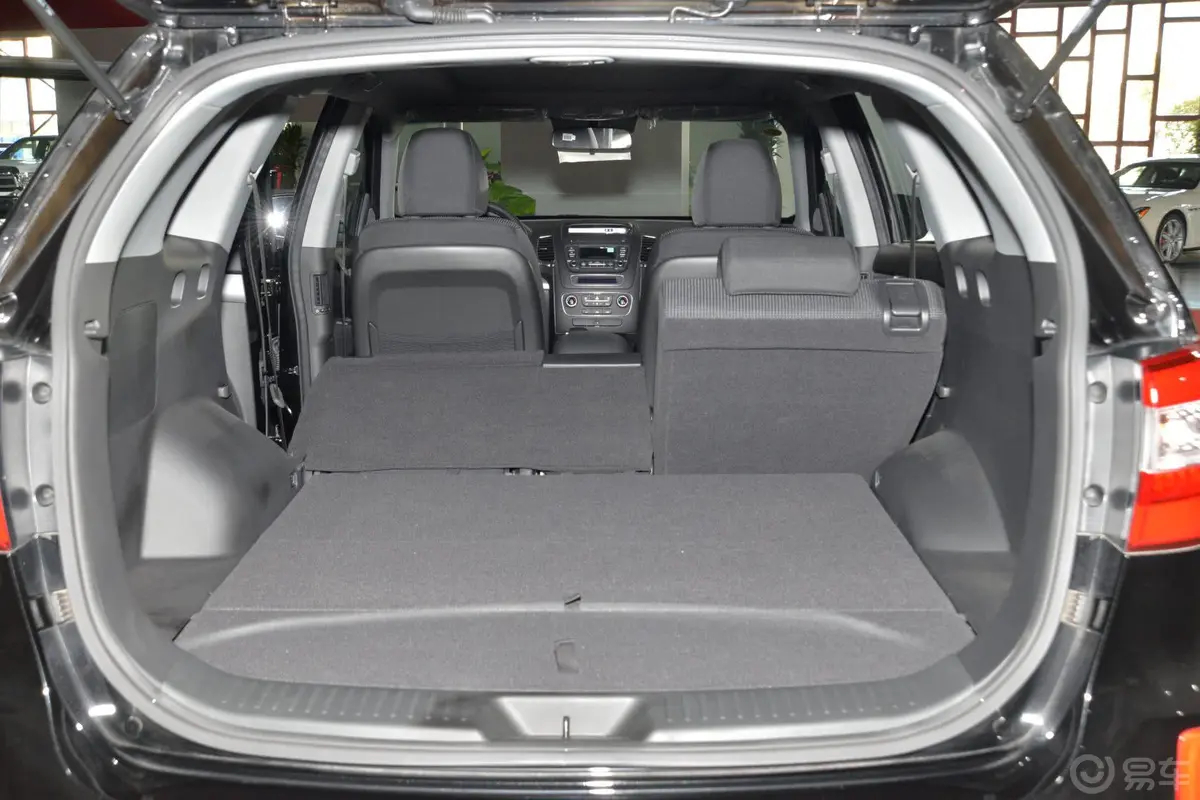 索兰托2.4L 汽油 舒适版 五座空间