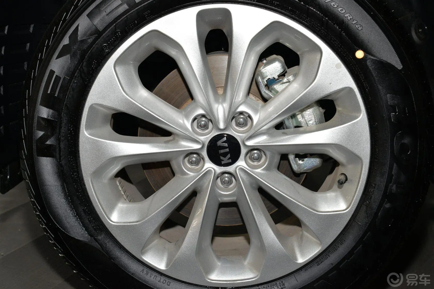 索兰托2.4L 汽油 舒适版 五座轮圈