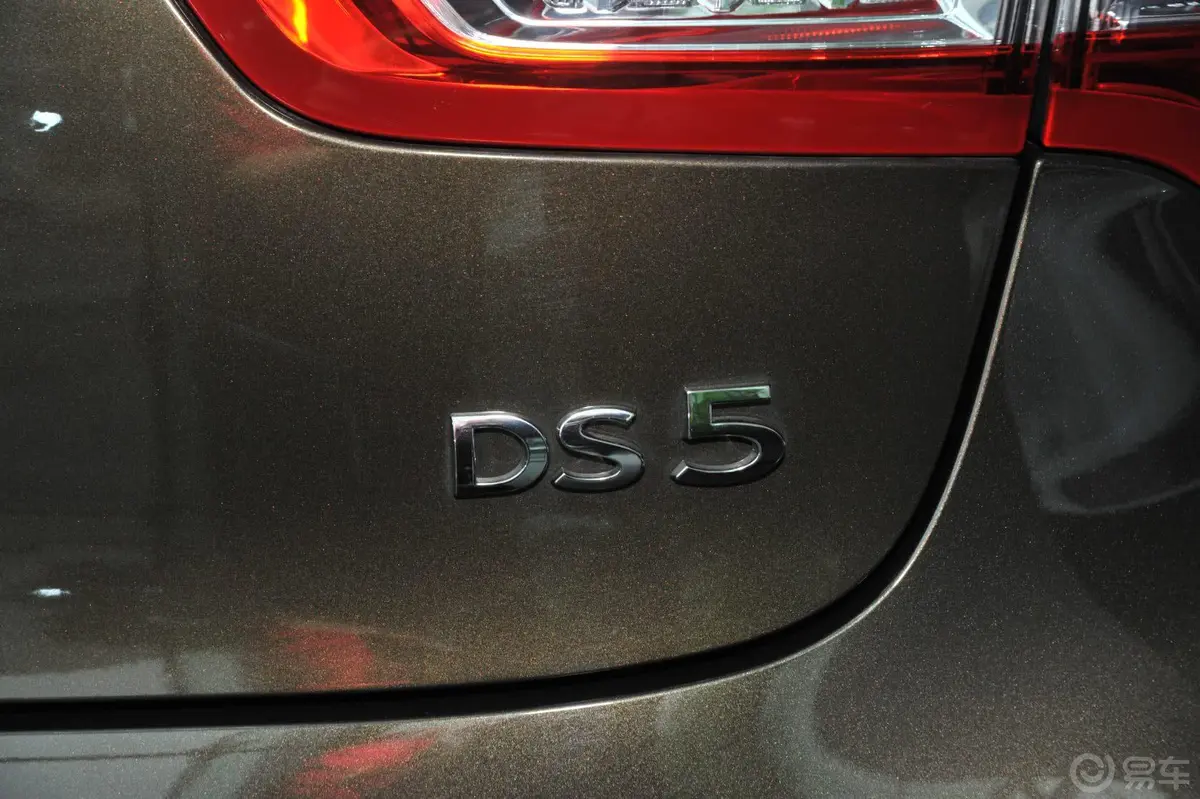 DS 51.6T 手自一体 THP160 豪华版尾标