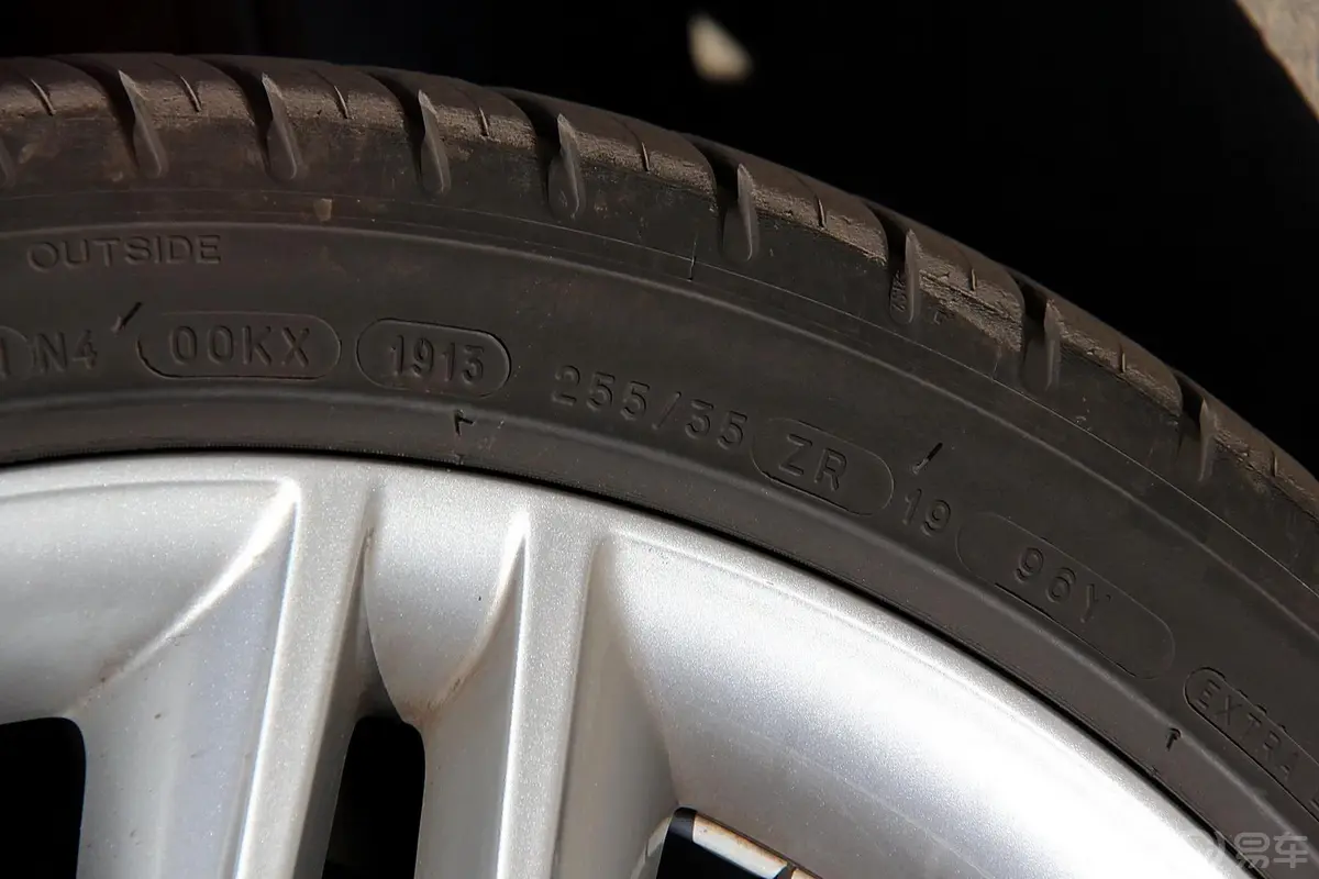 奥迪S5Cabriolet 3.0T轮胎规格
