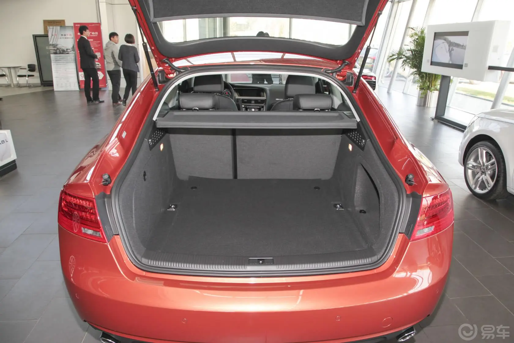 奥迪A5Sportback 45 TFSI风尚版行李箱空间