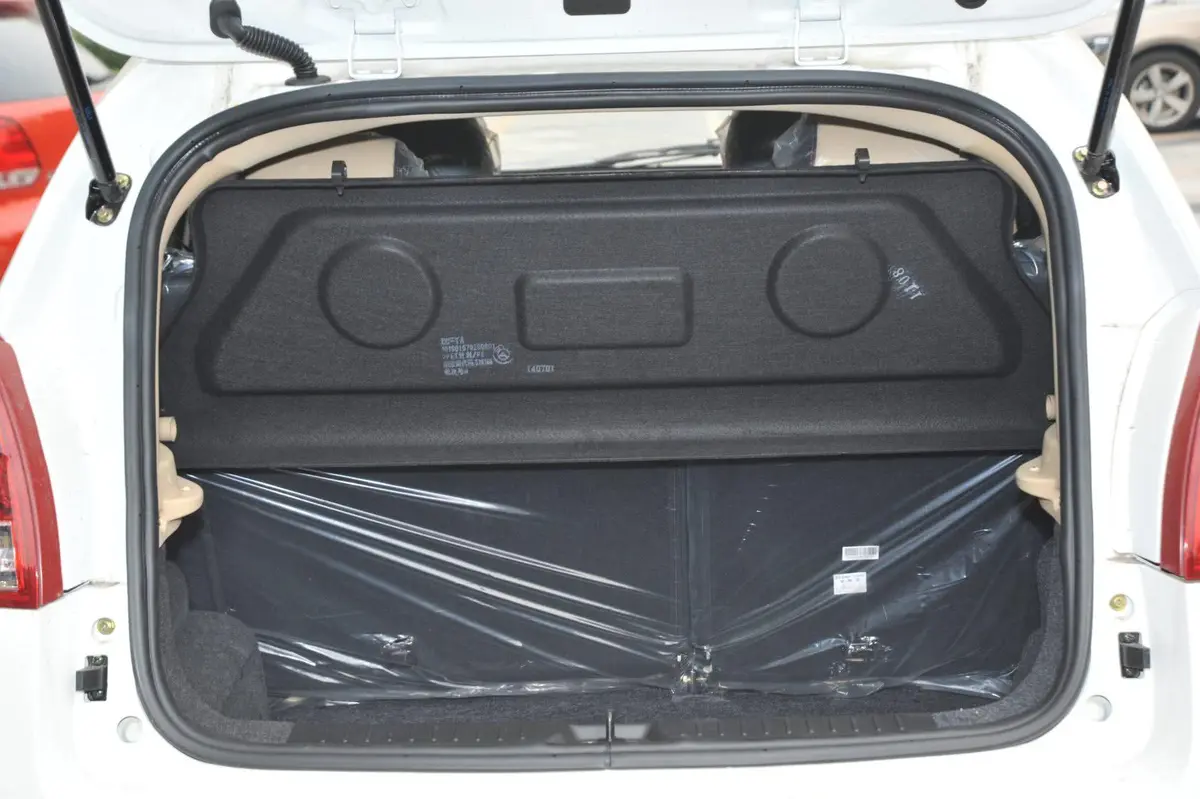 经典熊猫CROSS 1.3L 手动 精英型行李箱空间