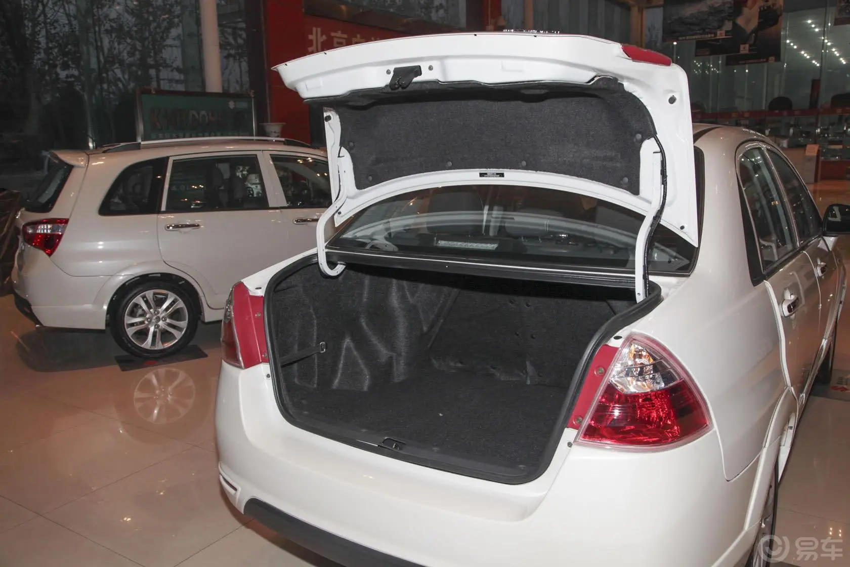 利亚纳A6三厢 1.4L 手动 畅想型行李厢开口范围