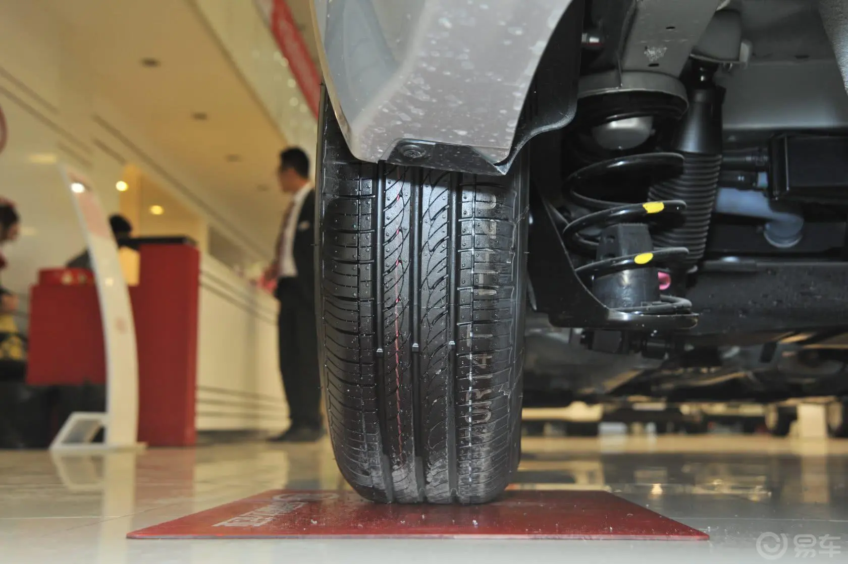 起亚K2三厢 1.4L 自动 GLS轮胎花纹