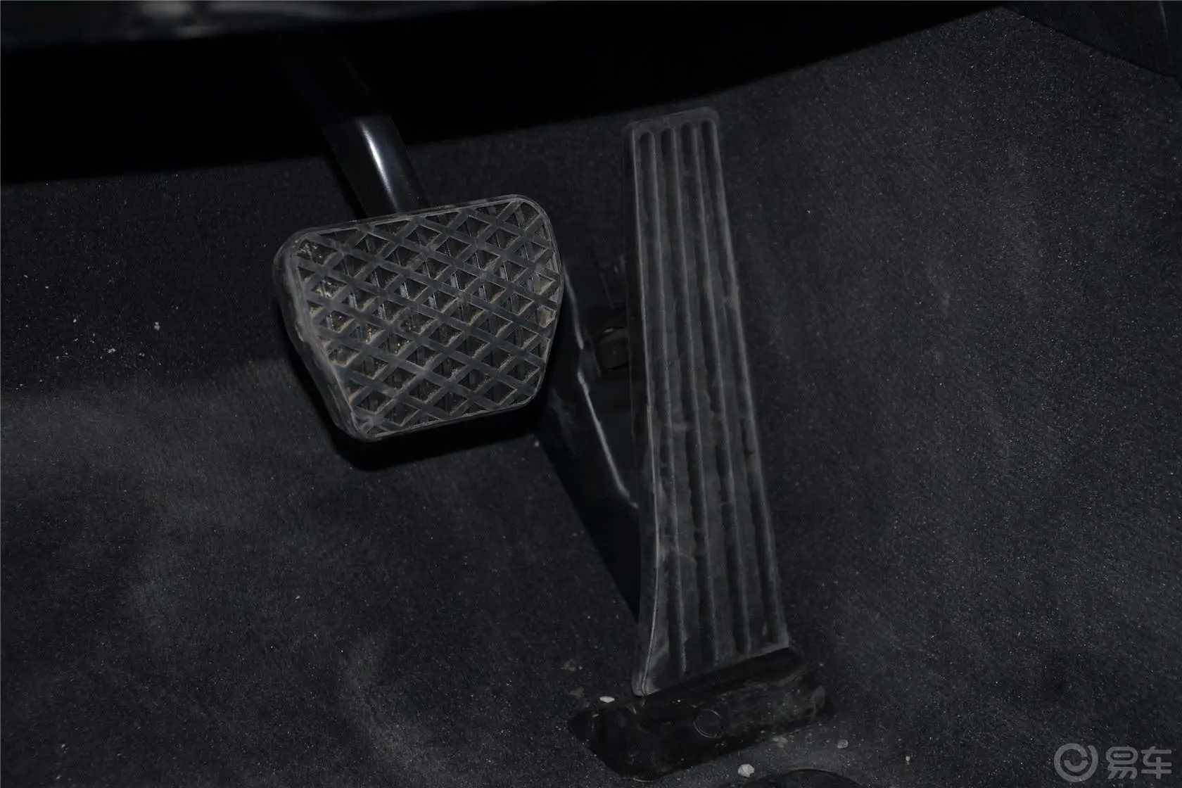 宝马3系328i xDrive 运动设计套装脚踏板
