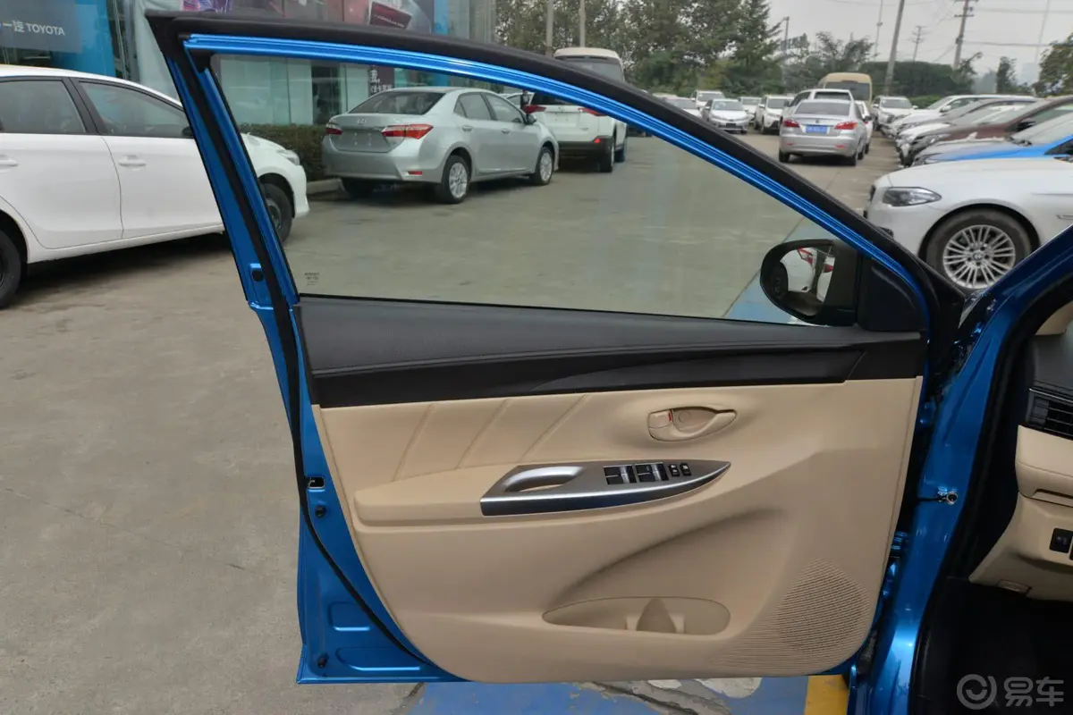 威驰1.5L 手动 智享版驾驶员侧车门内门板