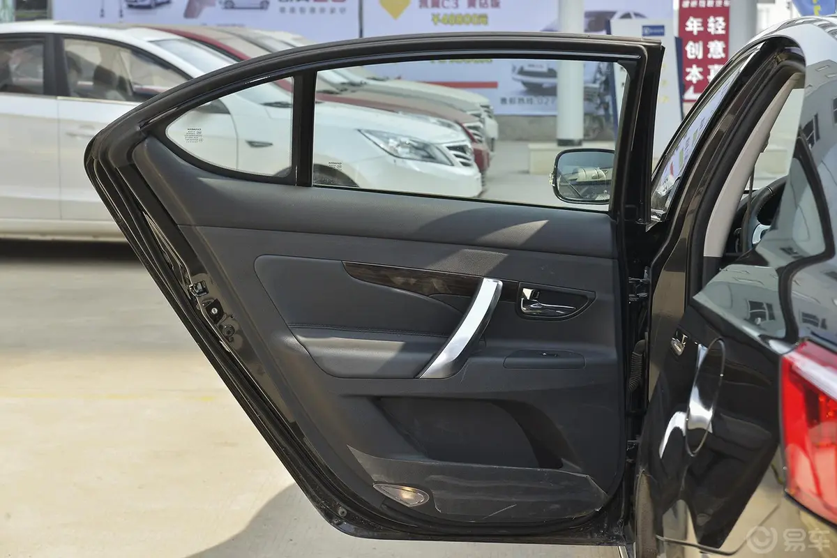 睿骋1.8T 自动 尊贵周年型 国IV驾驶员侧车门内门板