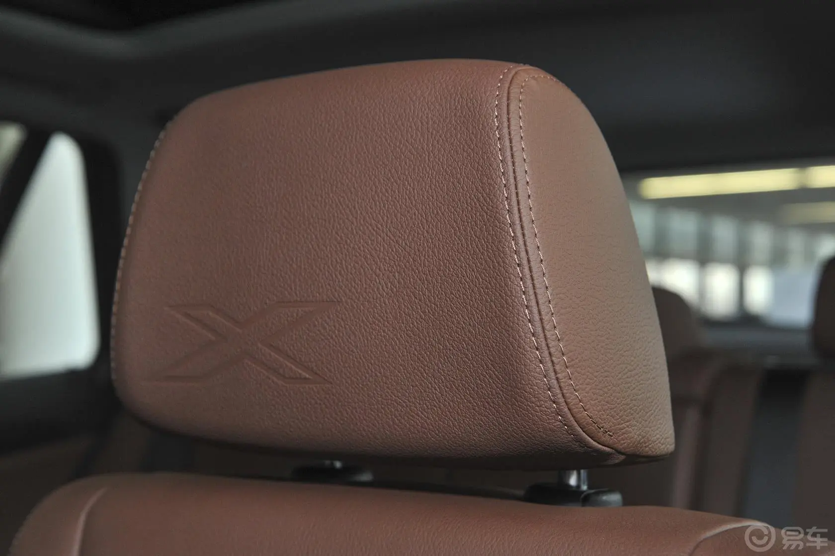 宝马X1xDrive28i X设计套装驾驶员头枕