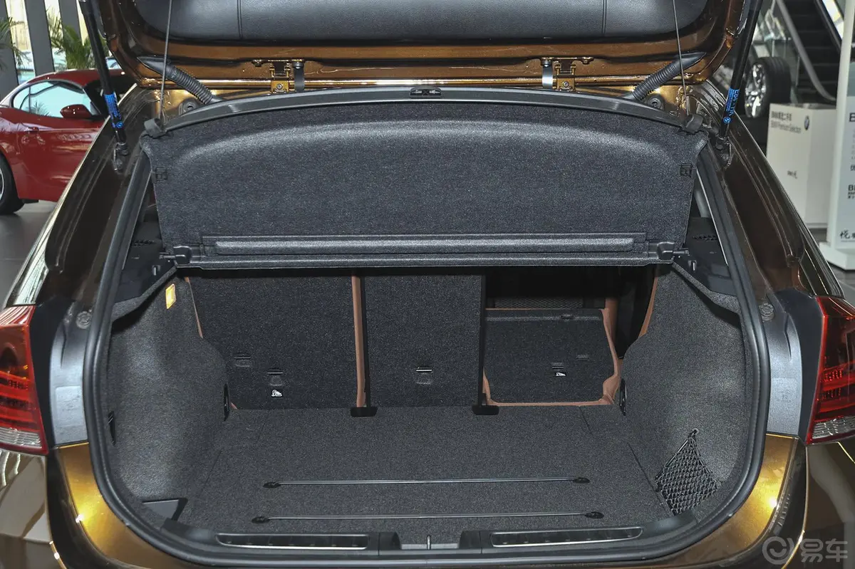 宝马X1xDrive28i X设计套装行李箱空间