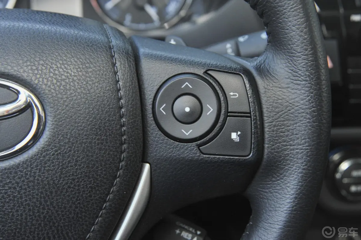 雷凌1.8V CVT 豪华版方向盘功能键（右）