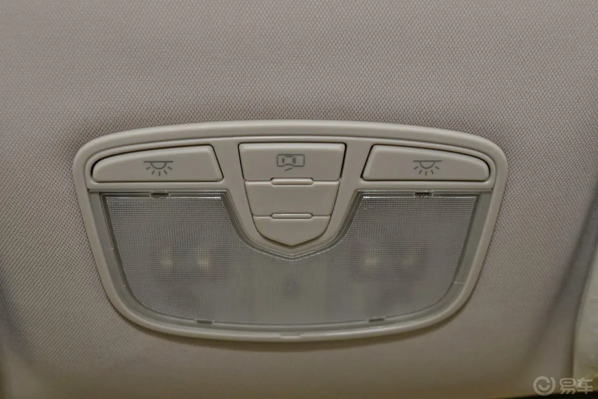 众泰Z3001.5L 都市版 手动 尊贵型前排车顶中央控制区