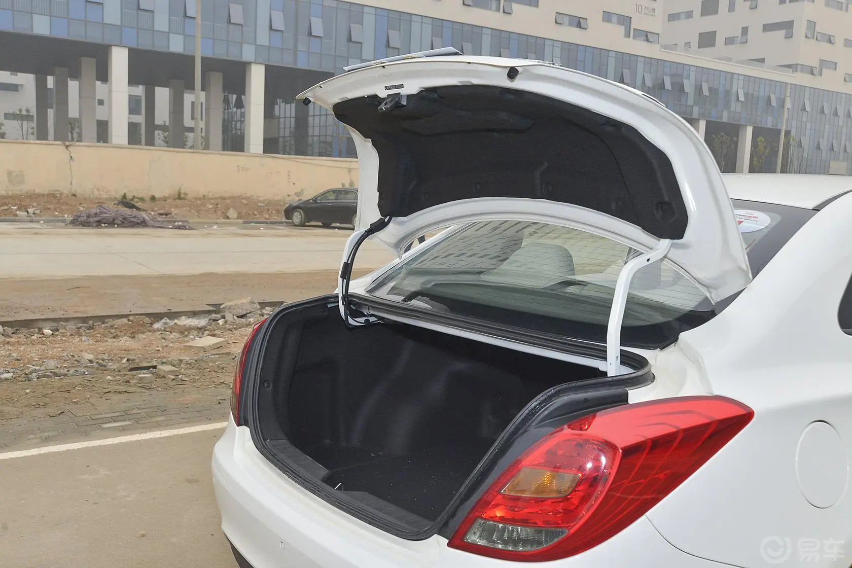 传祺GA3S 视界1.6L  自动 豪华ESP版行李厢开口范围