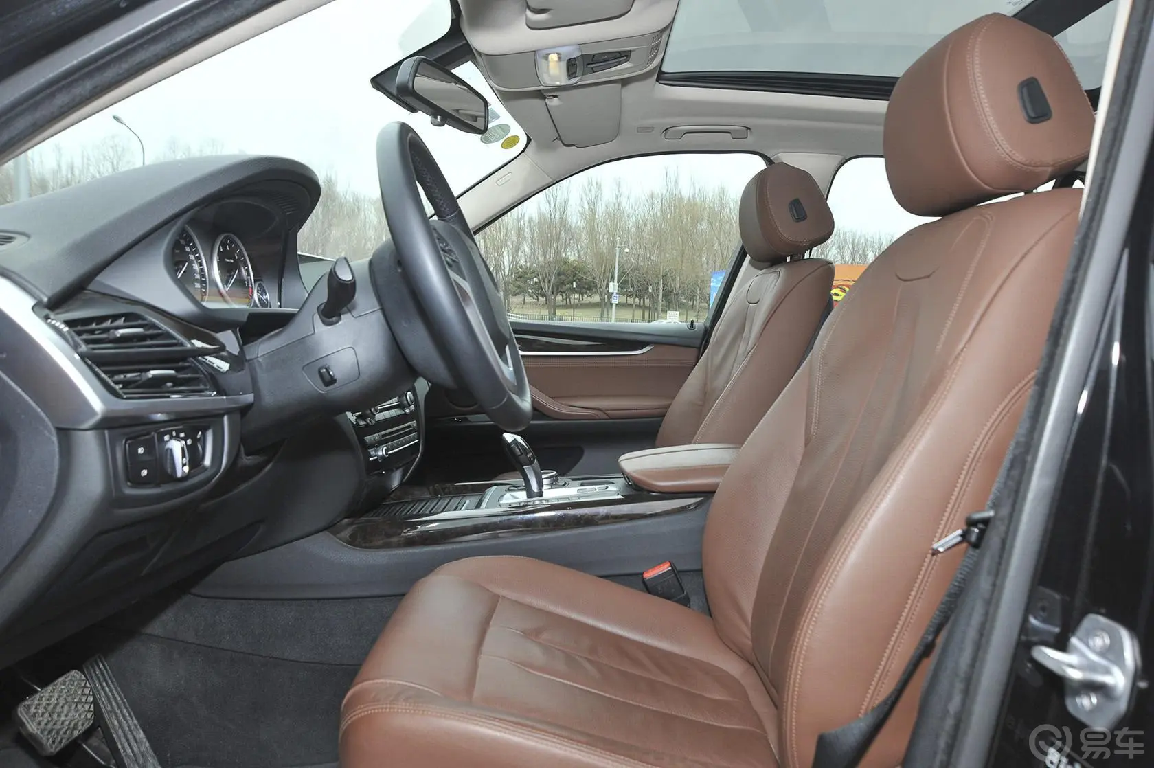 宝马X5(进口)xDrive35i 领先型前排空间
