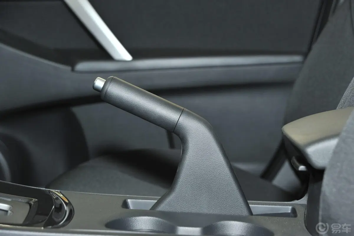 马自达3 星骋两厢 2.0L 自动 运动型驻车制动（手刹，电子，脚刹）
