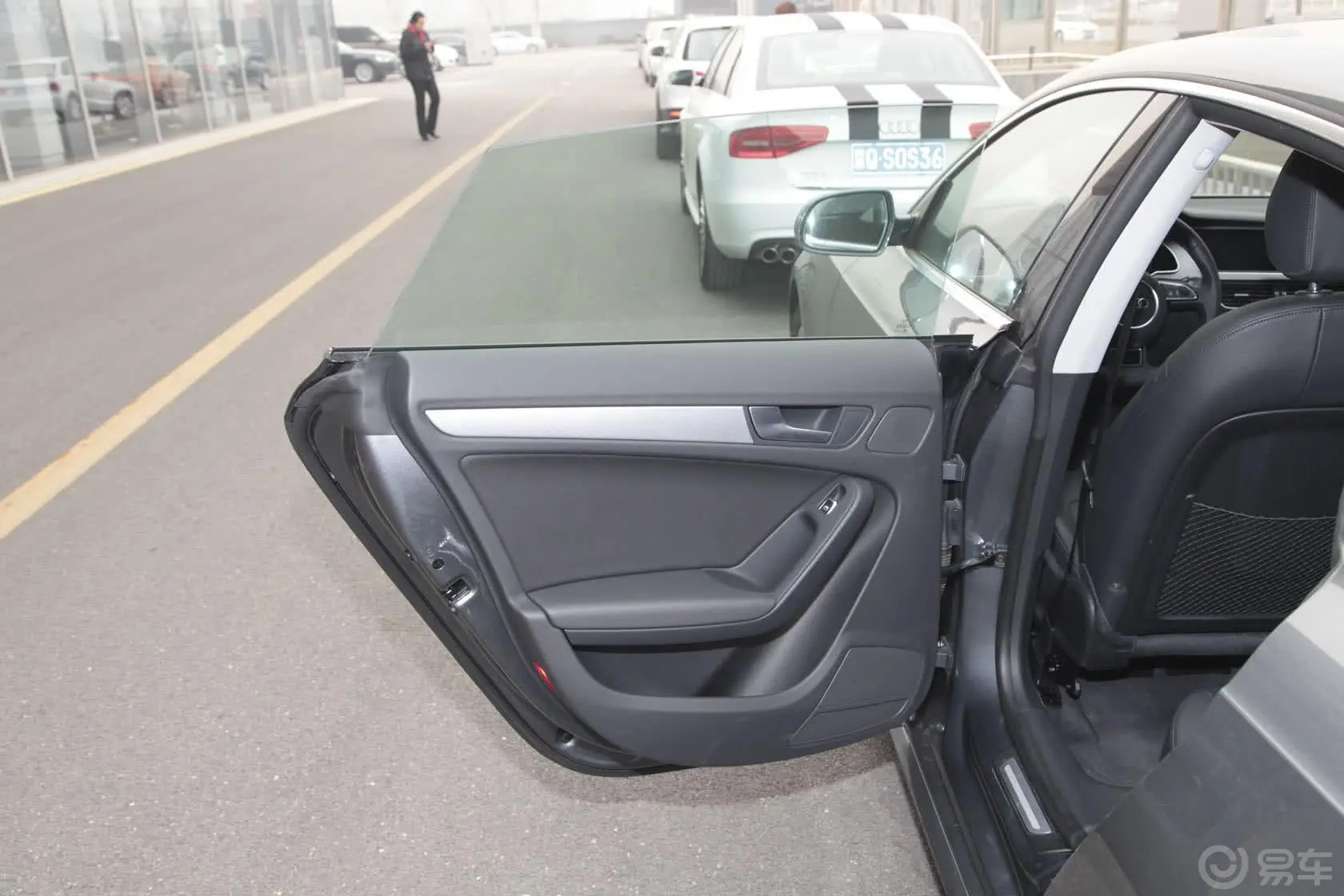 奥迪A5Sportback 40 TFSI风尚版驾驶员侧车门内门板