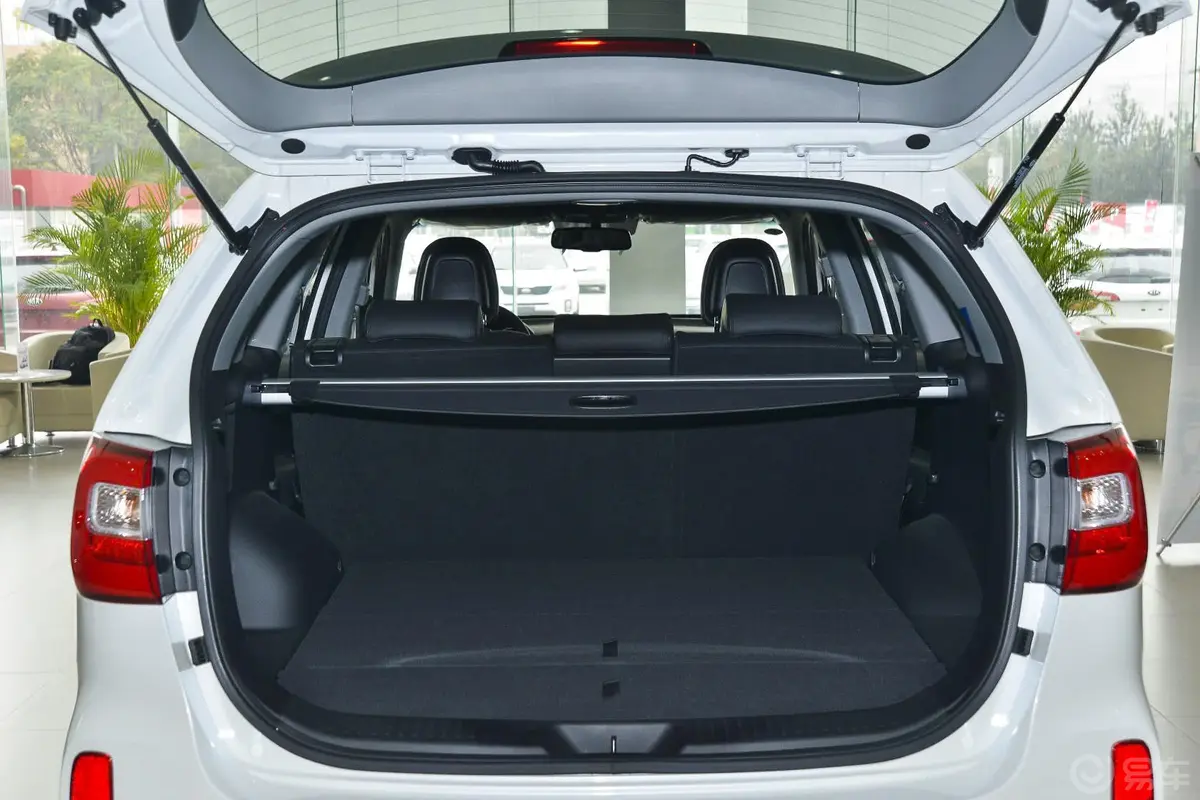 索兰托2.4L 汽油 豪华版 五座(GDI) 国五行李箱空间