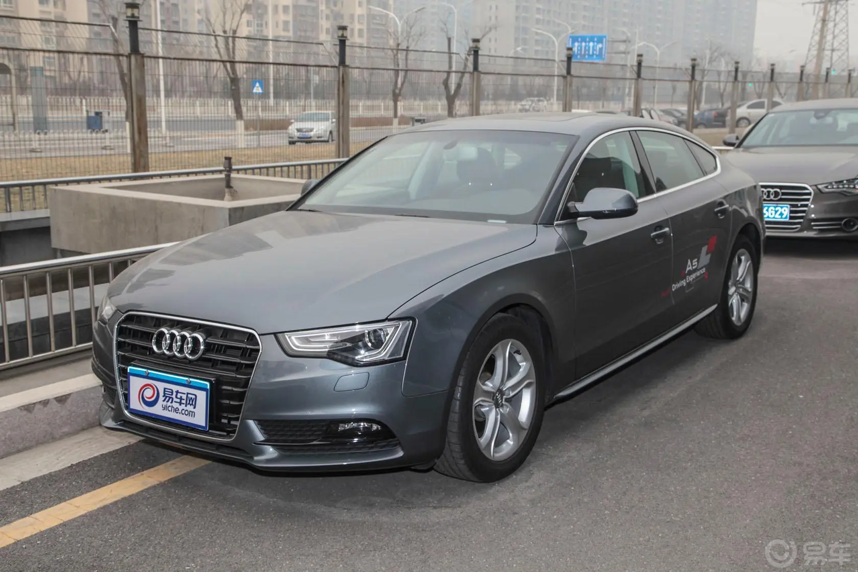 奥迪A5Sportback 40 TFSI风尚版侧前45度车头向左水平