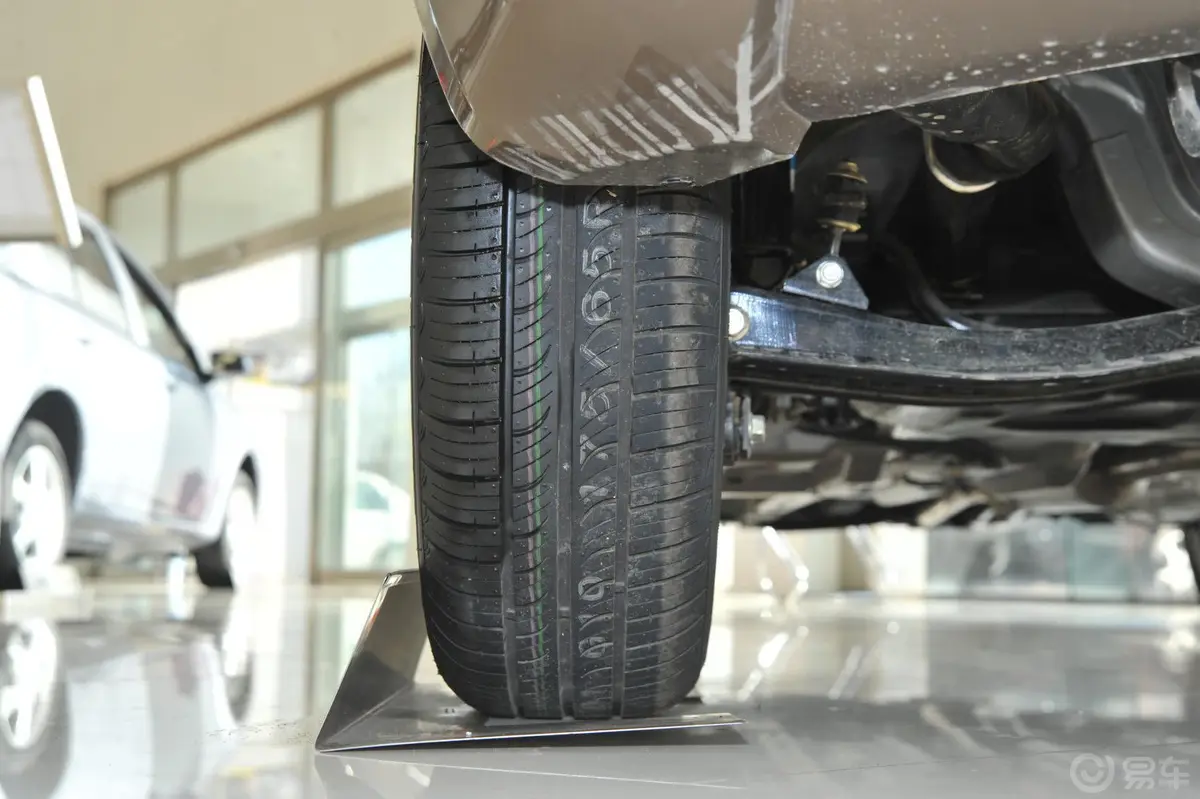 夏利N71.3L 手动 运动尊贵型轮胎花纹