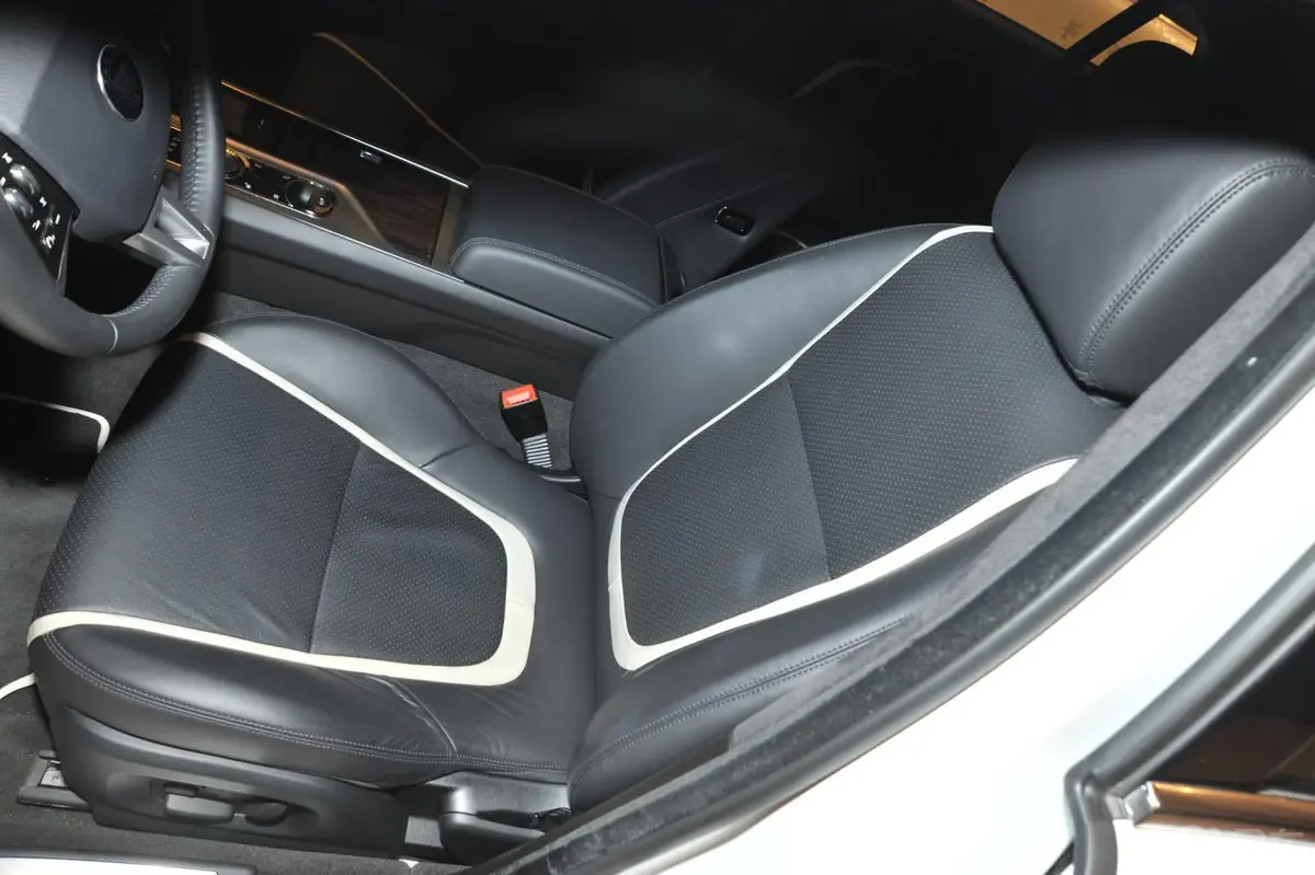 捷豹XF3.0SC 奢华版驾驶员座椅