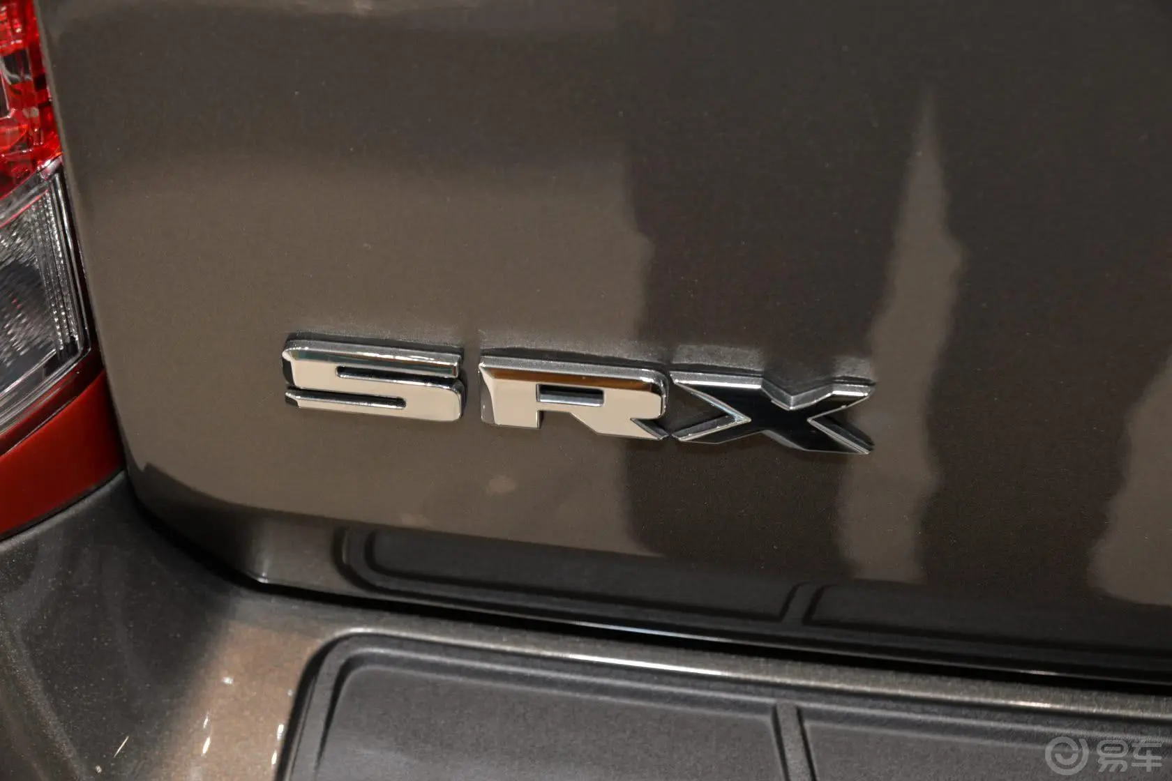 凯迪拉克SRX3.0L 手自一体 领先型尾标