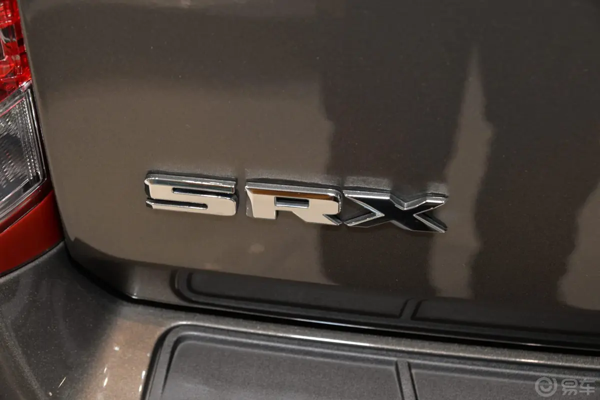 凯迪拉克SRX3.0L 手自一体 领先型尾标