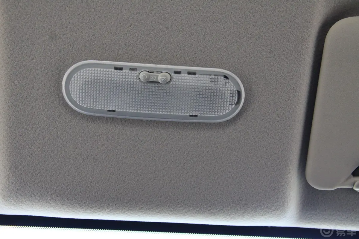 玛驰1.5XV AT 易智版前排车顶中央控制区