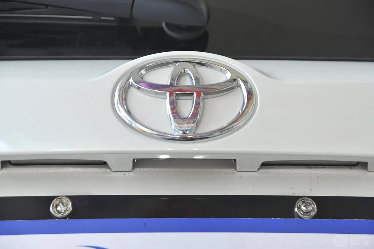 RAV4荣放2.0L CVT 两驱 风尚版外观